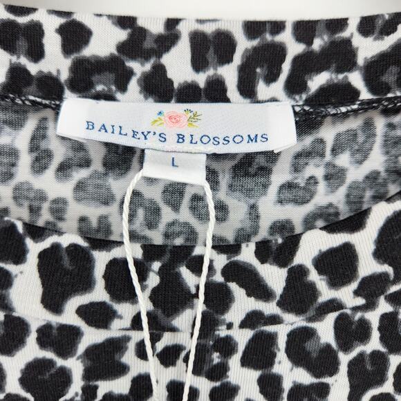 Bailey's Blossoms Women's Large Long Sleeve Animal Print T-Shirt Black White NWT - Picture 3 of 5